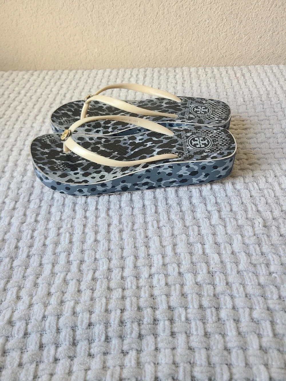 Tory Burch Leopard Print Platform Flip Flops with Cream Straps Women's Size 7